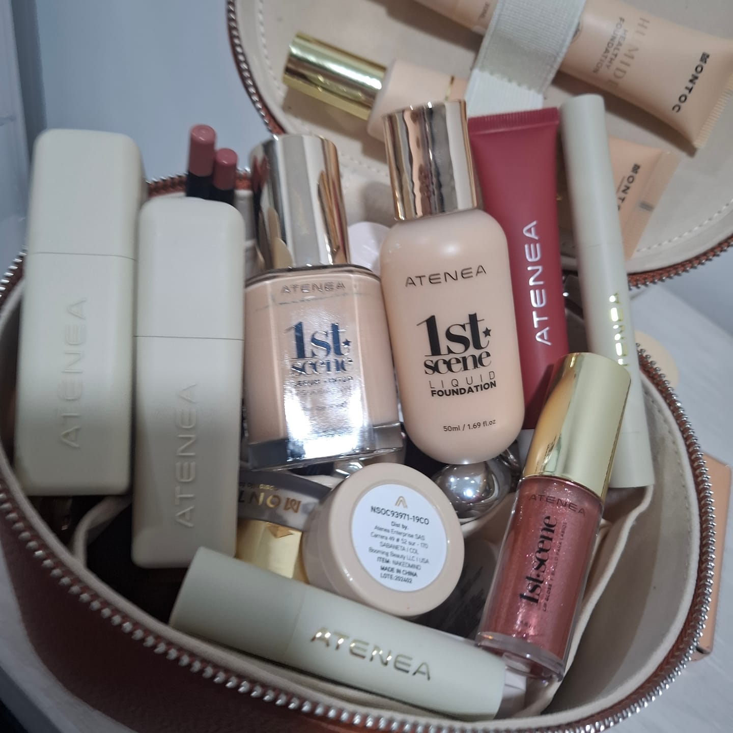 Customer photo review of SOMBRAS CREMOSAS EN BARRA