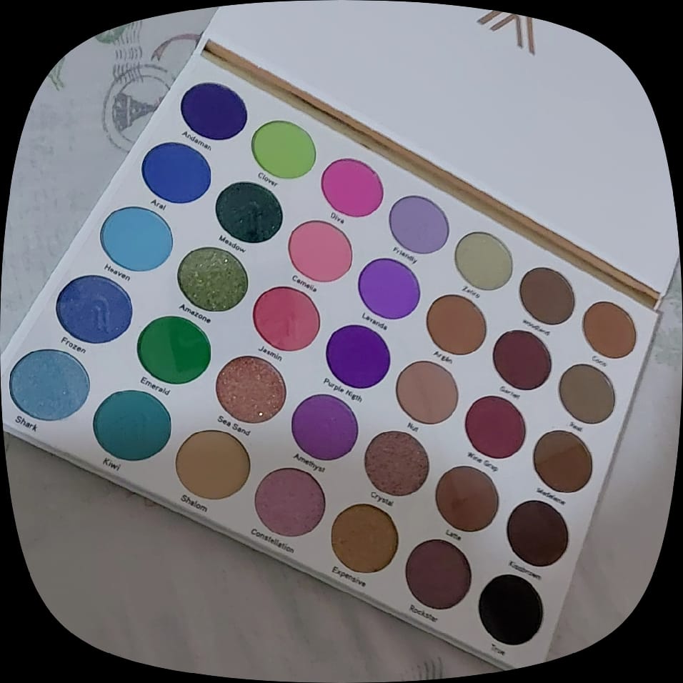 Customer photo review of PALETA DE SOMBRAS MARVELOUS | MAKEUP EXPERT