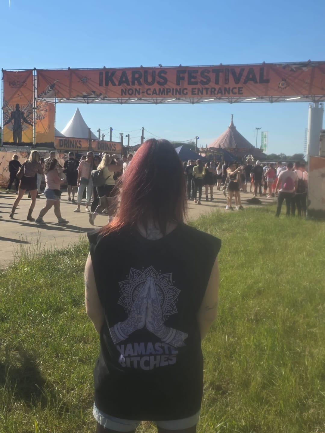 Customer photo review of Namaste Bitches Lavendel - Sleeveless Oversized Tee (ohne Frontprint)