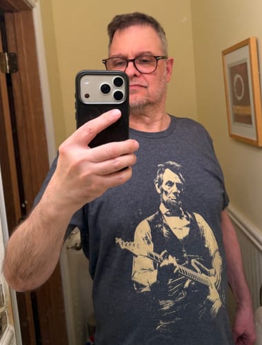 Customer wearing the dark grey Lincoln Guitar T-Shirt in a mirror selfie.