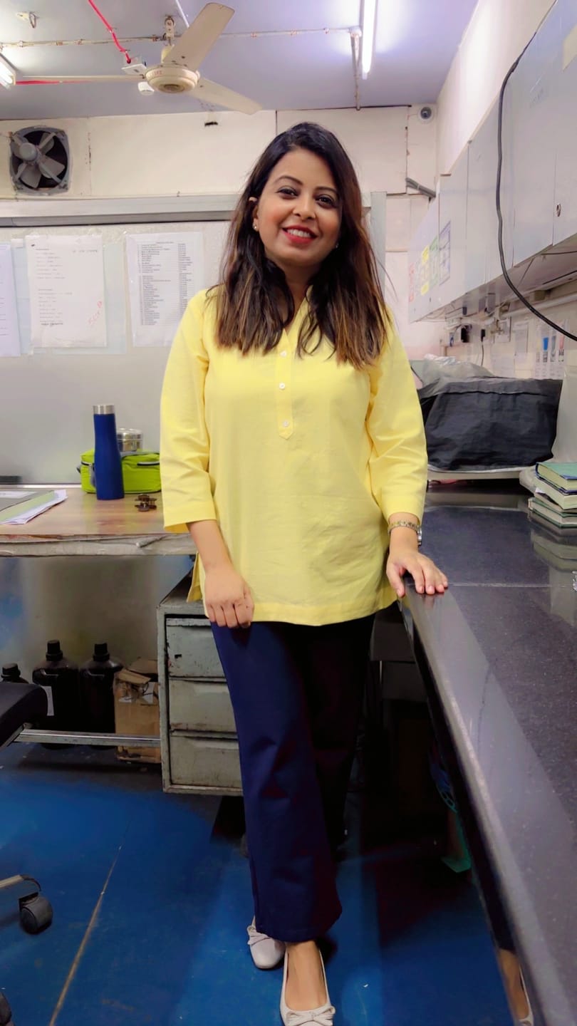 Customer photo review of Women Lemon Yellow Airy Linen Short Kurta