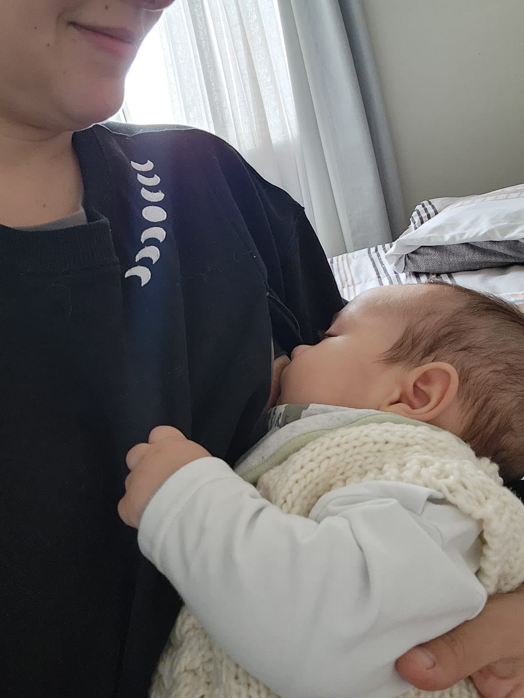 Customer photo review of Polerón de Lactancia Aika - Lunas