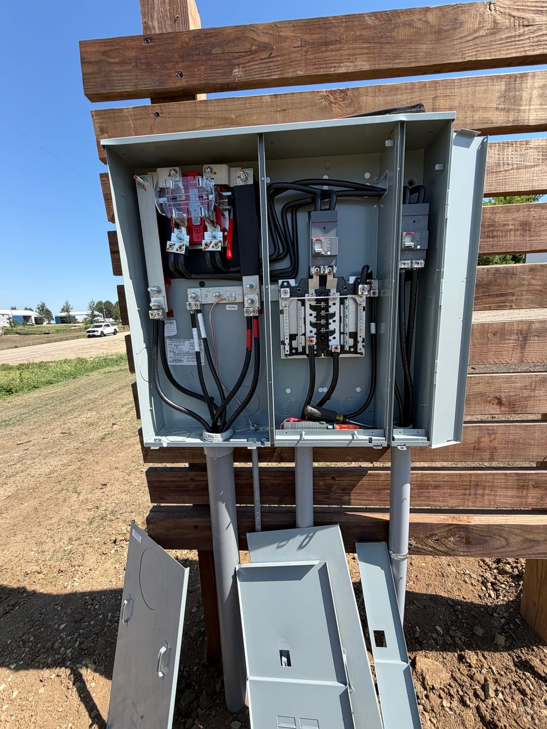 Customer photo review of Midwest RS45508C 400A Ringless Load center - All-In-One House Panel