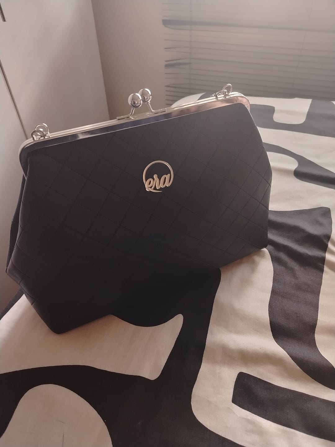 Customer photo review of ERA Oversized Kisslock Chain Bag – Black