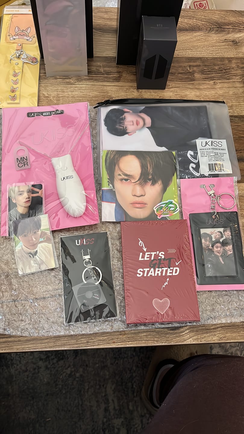 Customer photo review of K-POP RANDOM BOX