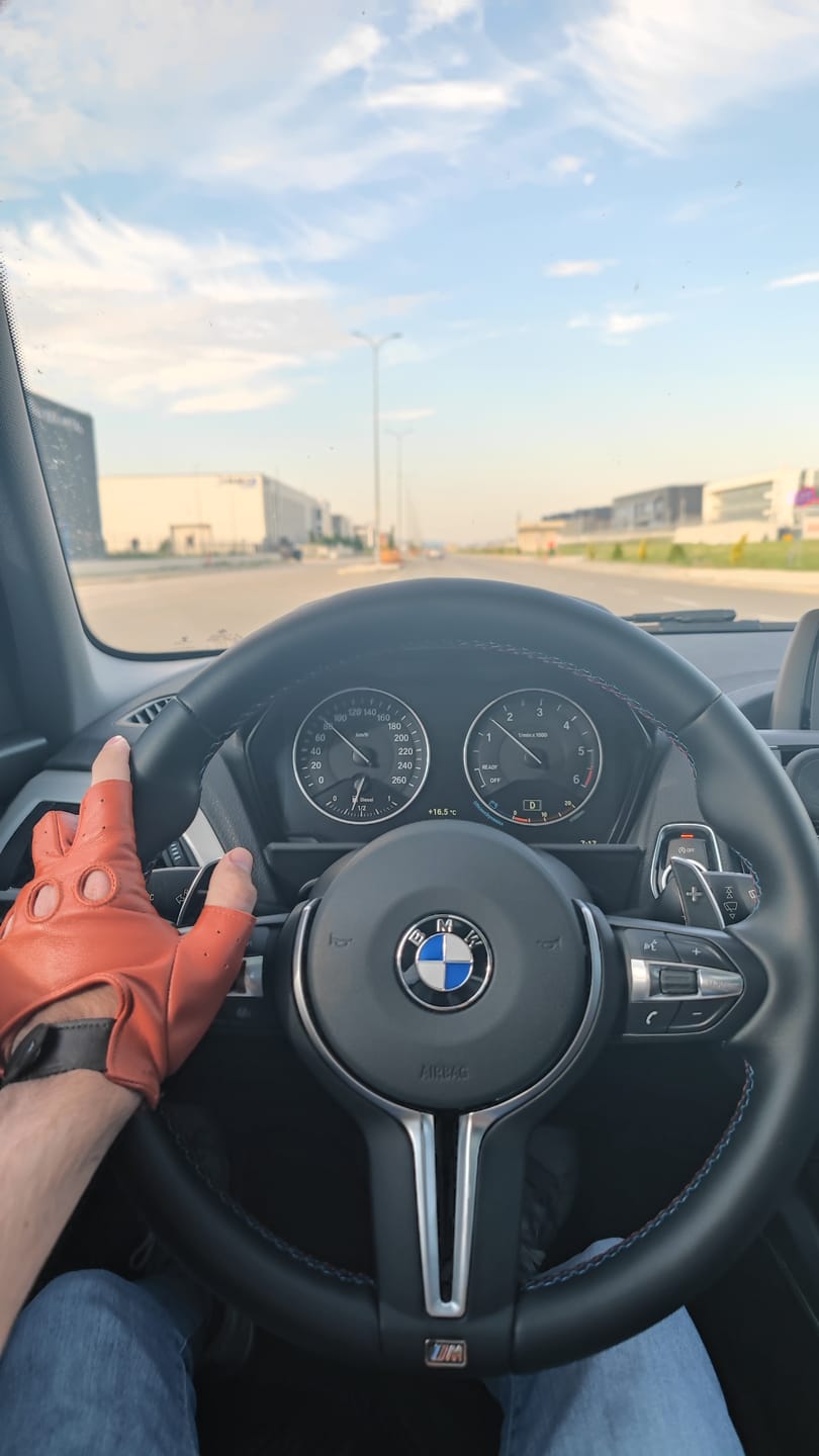 Customer photo review of Parmaksız Deri Sürücü Eldiveni Taba