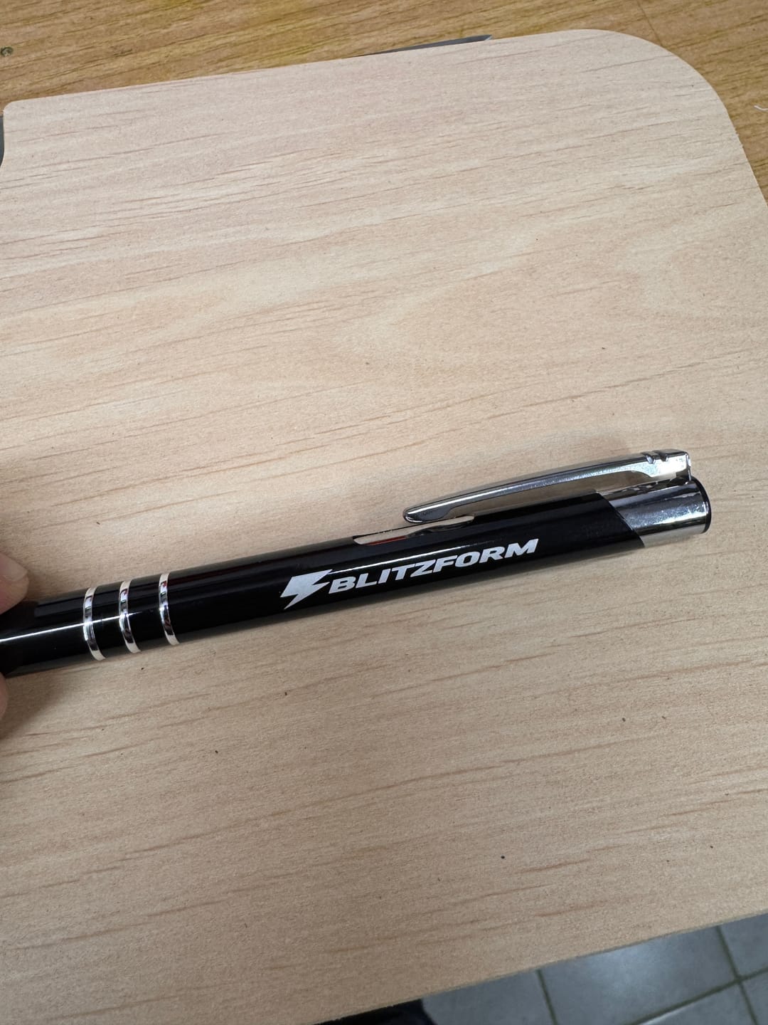 Customer photo review of Werbekugelschreiber aus Metall mit Lasergravur Logo und Text
