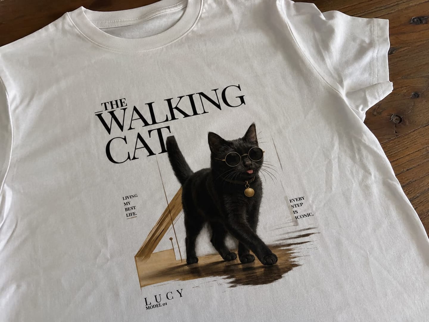 Customer photo review of Walking Cat T-Shirt - Eigenes Foto + Name