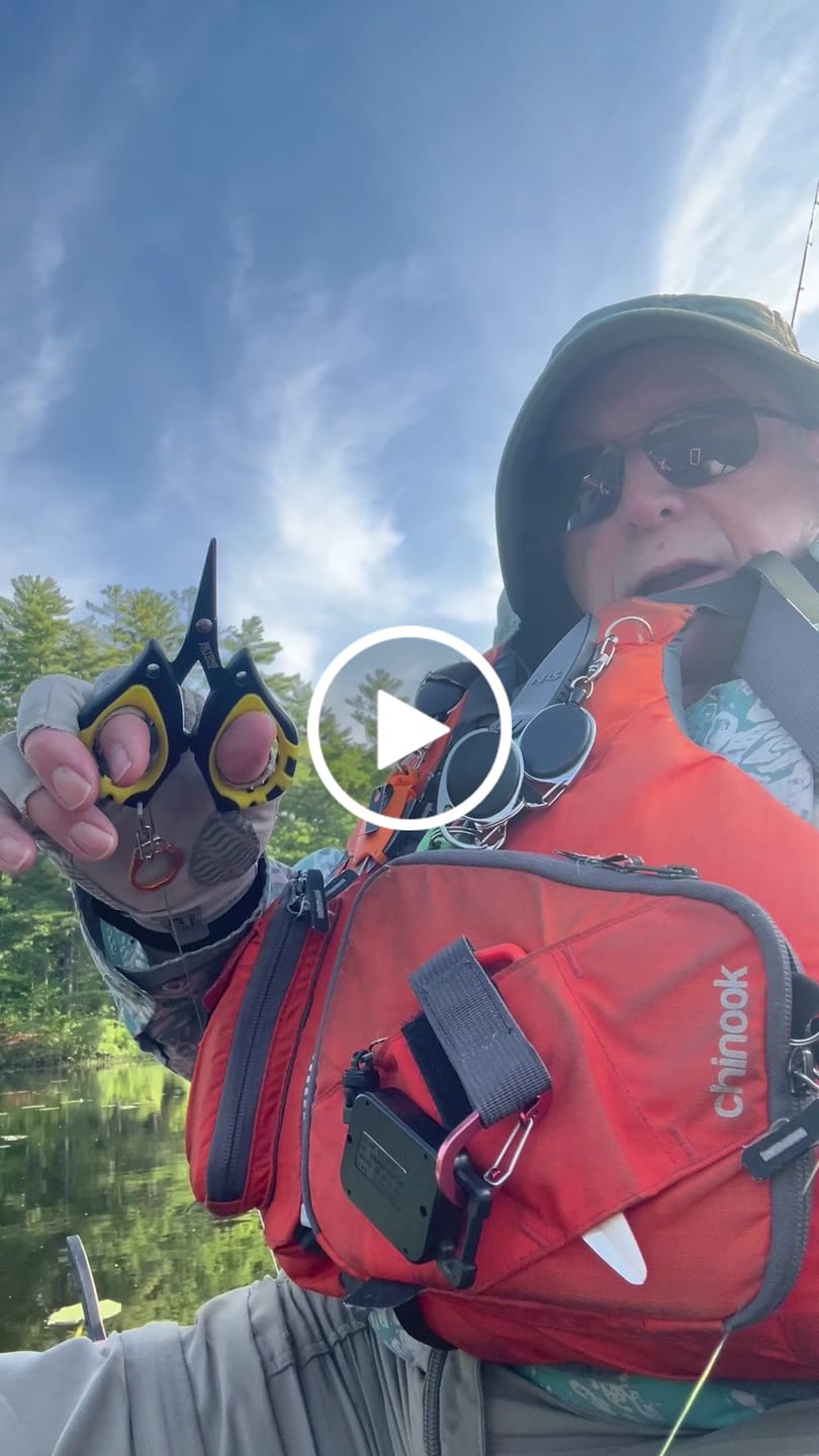 Customer video review of Beyond Fishing Scissors for Braided Line, 4.5" Inch Stainless Steel with Serrated Blades, Non Slip Grip, Large Finger Holes Fishing Line Cutter