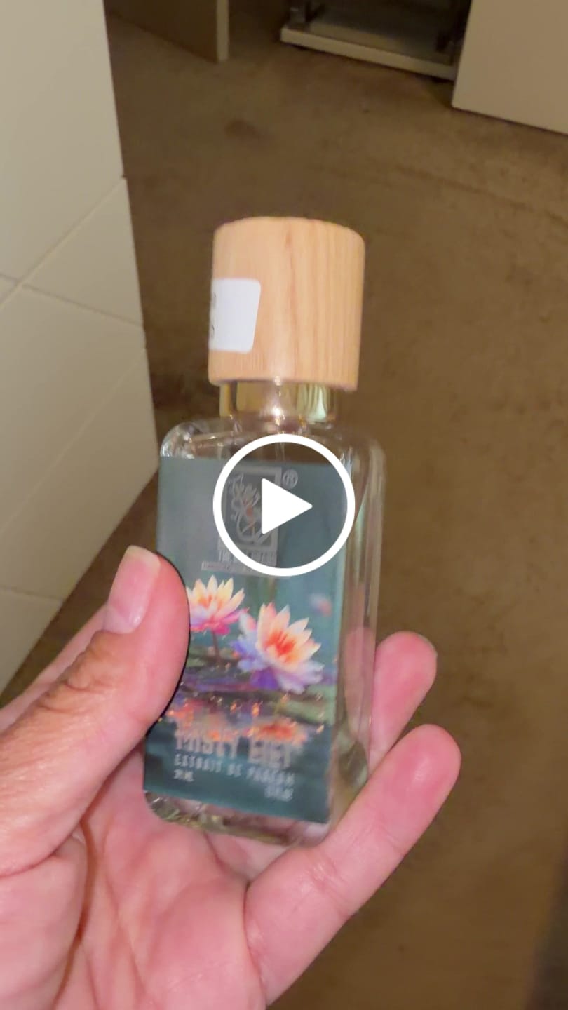 Customer video review of Misty Lily