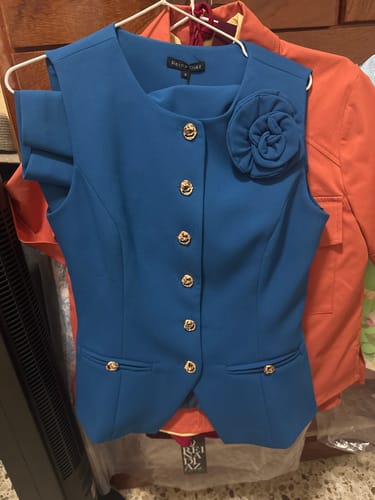 Customer photo review of Florencia Sculptural Flower Tailored
