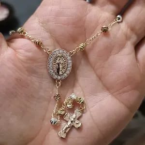 Customer photo review of Collar Cruz Virgen María