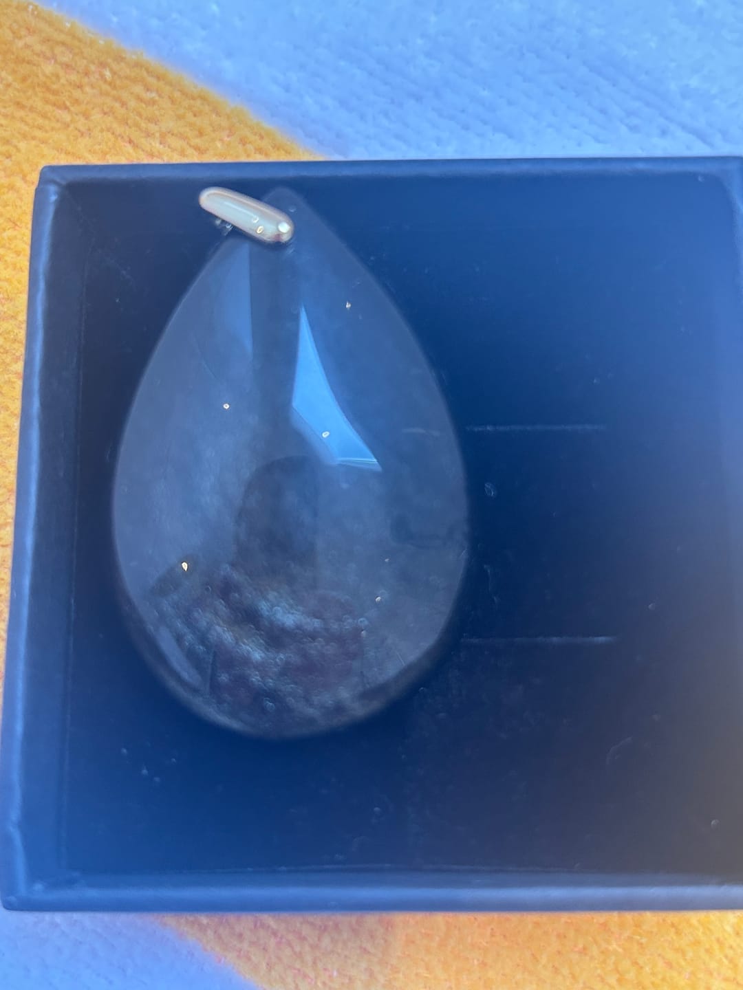 Customer photo review of Pendentif Obsidienne Dorée