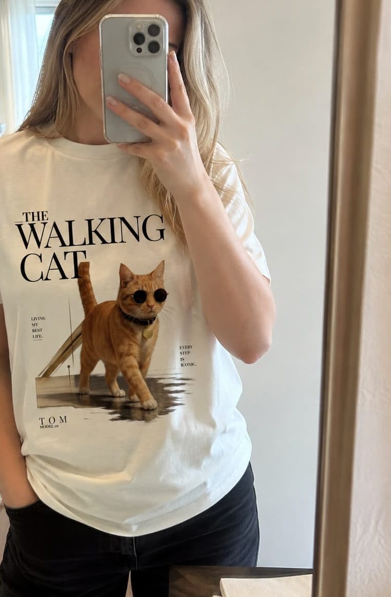 Customer photo review of Walking Cat T-Shirt - Eigenes Foto + Name