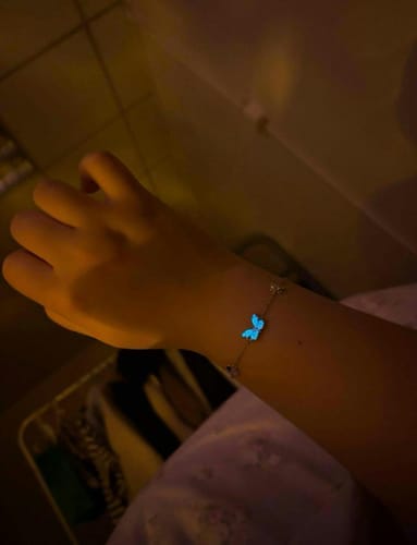 Customer photo review of Pulsera Mariposa Azul Radiante
