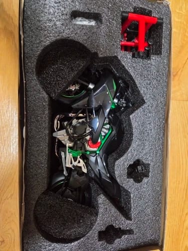 Customer photo review of Kawasaki Ninja H2R-1:9 (Edición humo)