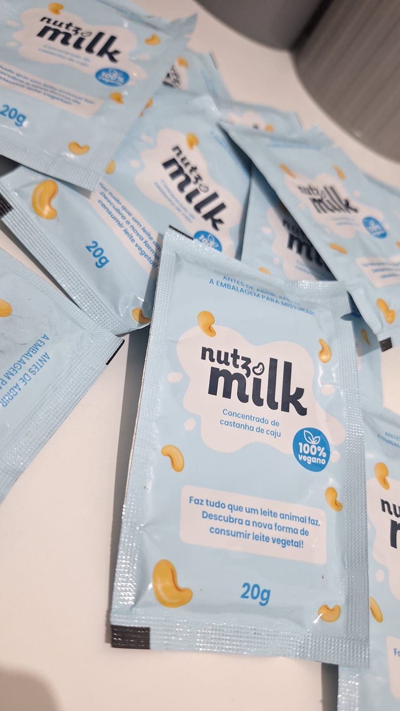 Customer photo review of Leite Vegetal NutzMilk  6,5L - Concentrado de Castanha de Caju + 12 sachês (grátis)