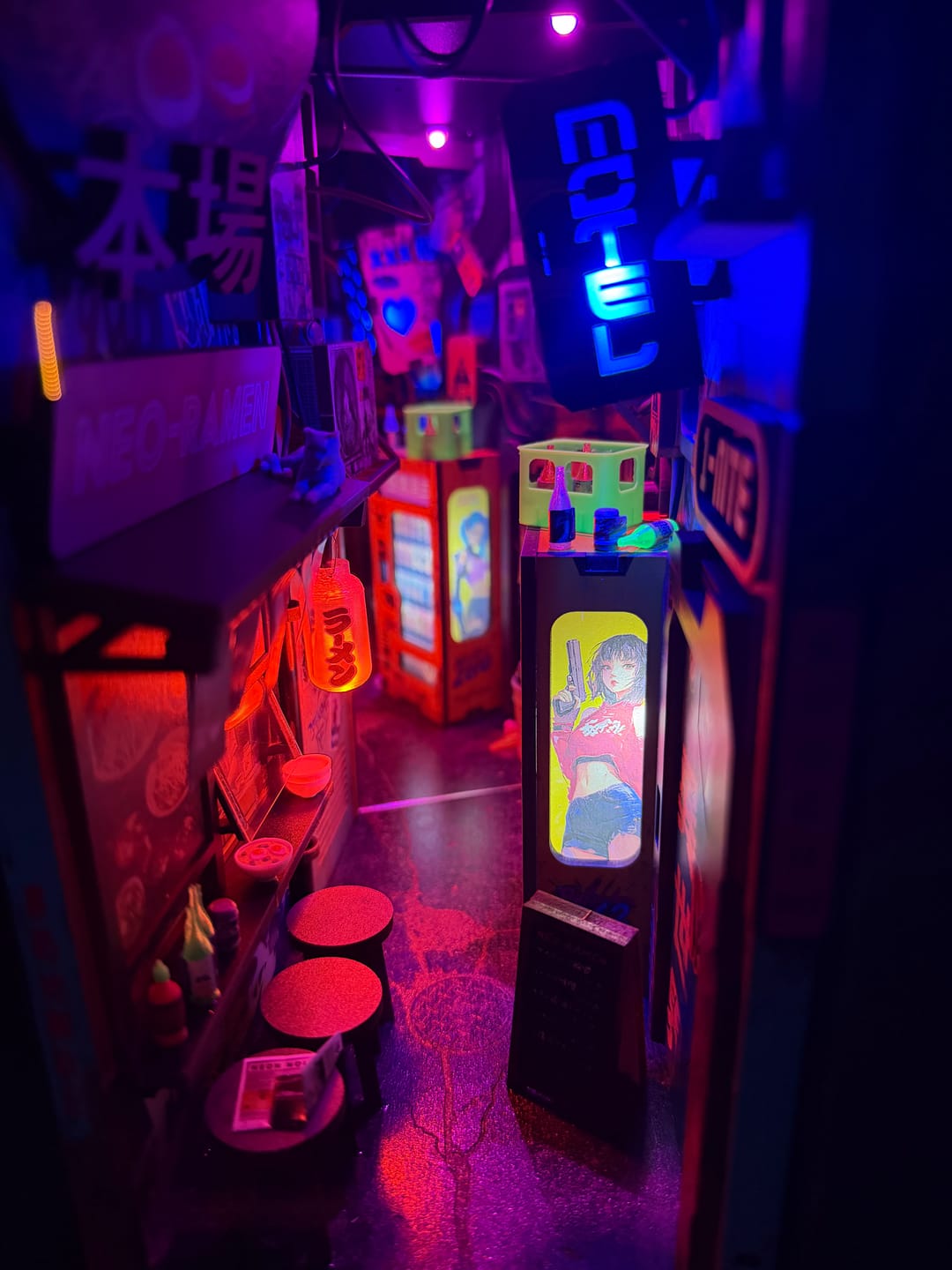 Customer photo review of Neo Ramen MiniAlley – A Cyberpunk DIY Diorama Booknook Scale Model Kit