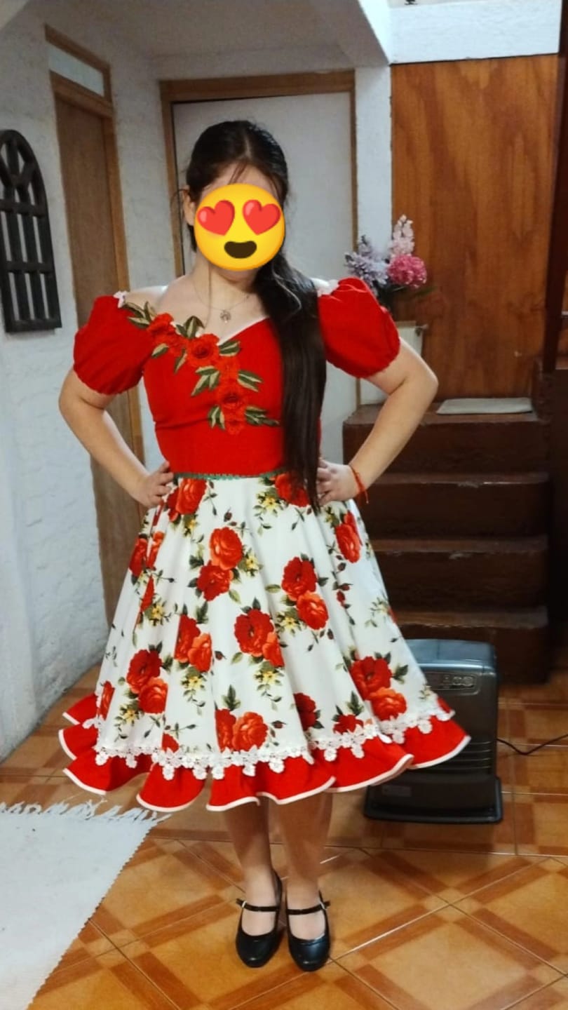 Customer photo review of Vestido de china huasa Rojo biestrech escote Rosa 3D