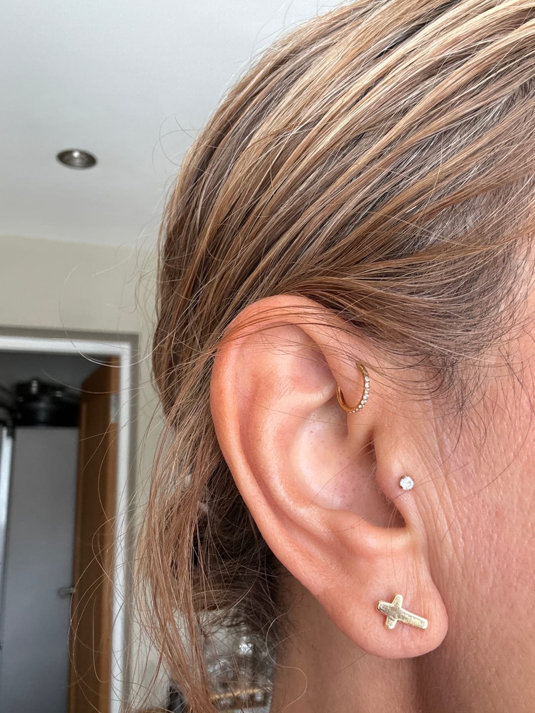 Customer photo review of Small Solitaire flatback Gold