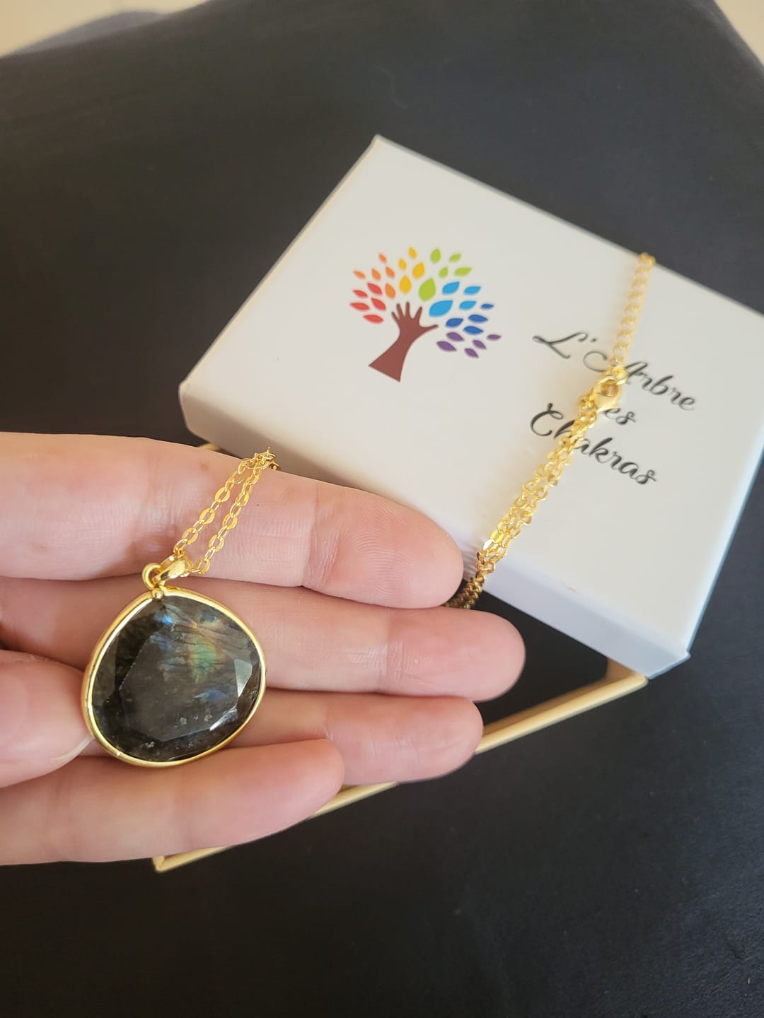 Customer photo review of Pendentif Protection Élégant en Labradorite