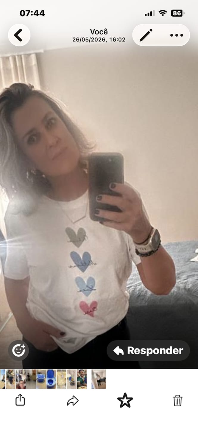 Customer photo review of Camiseta Personalizada - CORAÇÕES E NOMES (Até 5 nomes) - 100% Algodão
