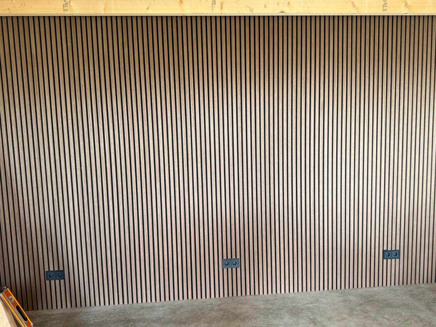 Customer photo review of Akoestische panelen  270 x 60 x 2.2 cm - Eiken Mokka
