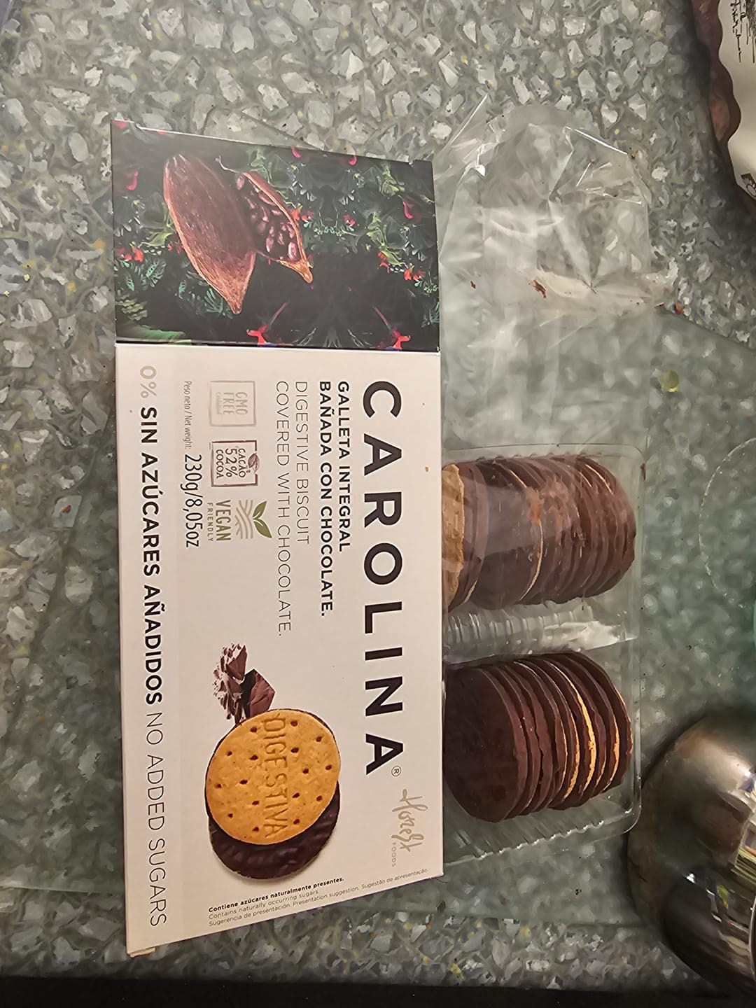 Customer photo review of Galleta 0% Sin Azúcares Añadidos Integral con Chocolate y Almendra. Vegana