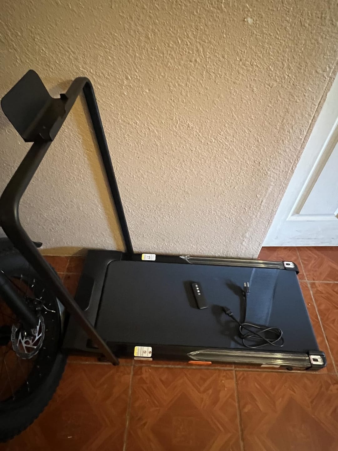 Customer photo review of Umay U18F Folding 3-in-1 Walking Pad with 10%/15% Incline 1-10 km/h