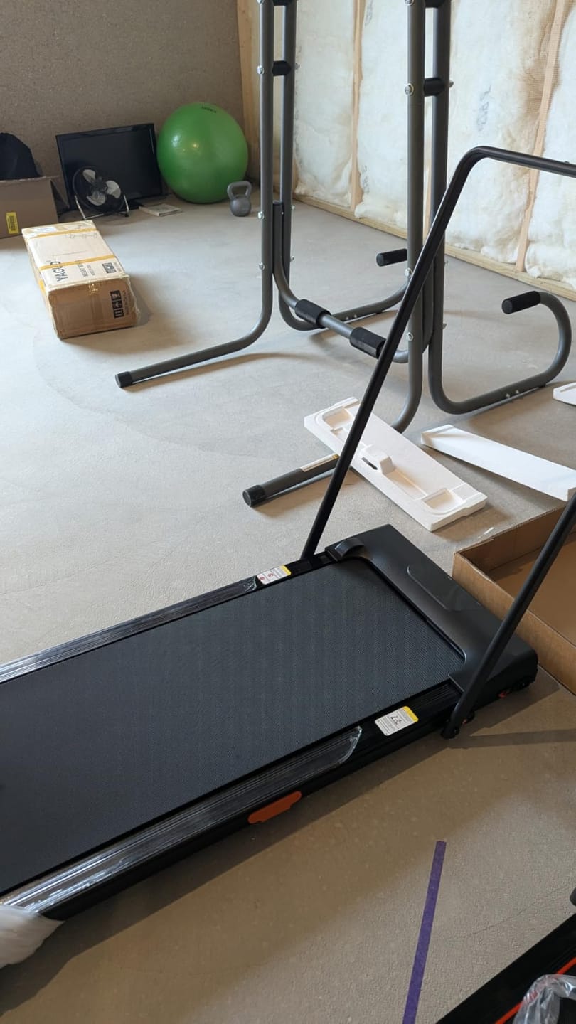 Customer photo review of Umay U18F Folding 3-in-1 Walking Pad with 10%/15% Incline 1-10 km/h