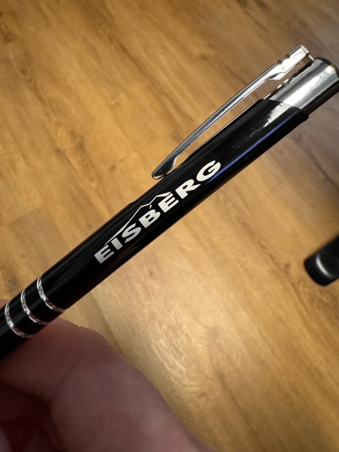 Customer photo review of Werbekugelschreiber aus Metall mit Lasergravur Logo und Text