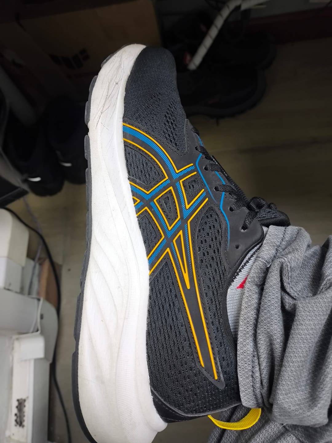 Customer photo review of Asics Gel Contend 9 Hombre Black Yamabuki