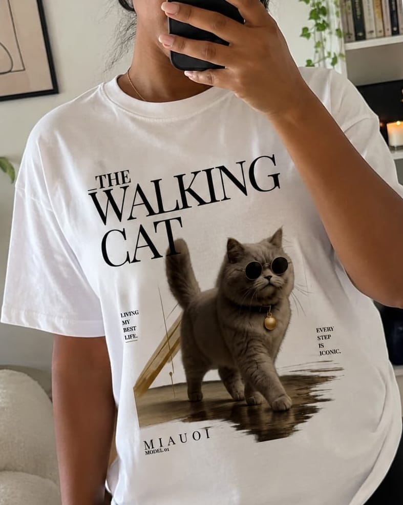 Customer photo review of Walking Cat T-Shirt - Eigenes Foto + Name
