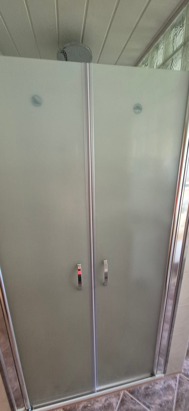 Customer photo review of Duschtür Nische mit Pendeltür, Duschkabine Nischentür Dusche - Satiniertes Glas