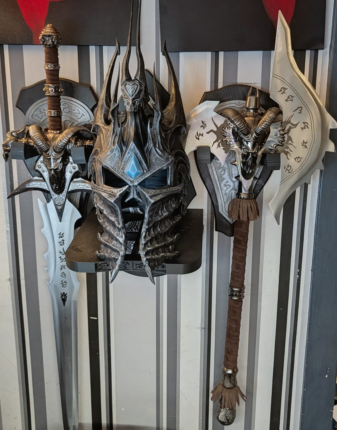 Customer photo review of Lich King Shadowmourne Axe World Of Warcraft Sword