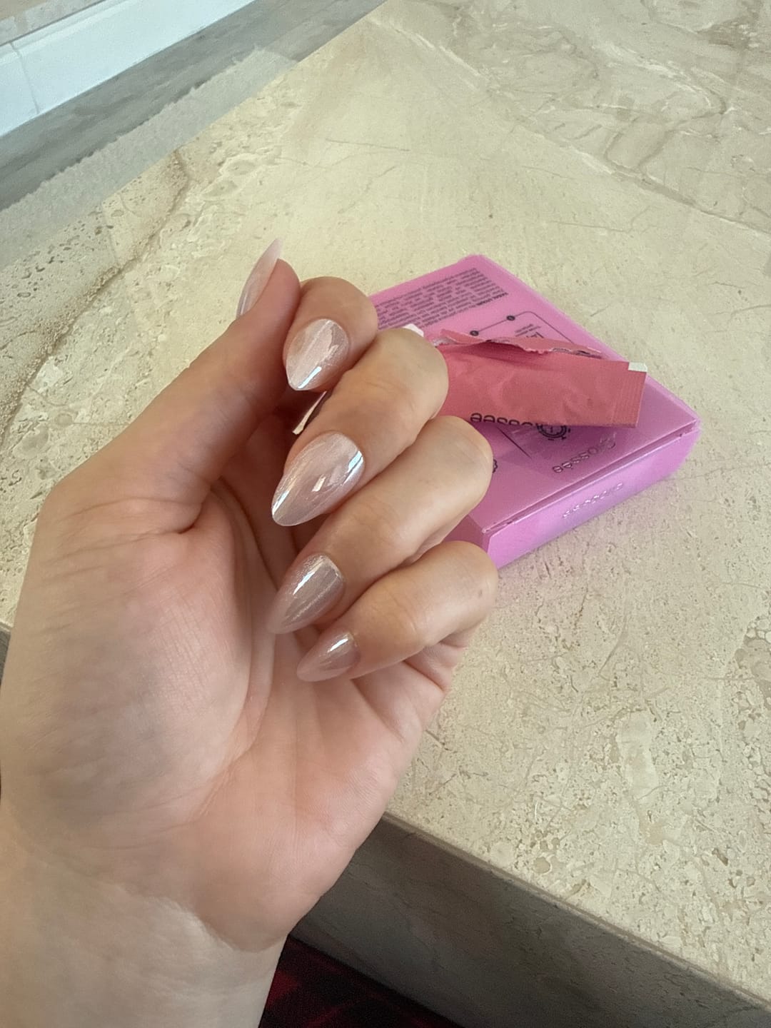 Customer photo review of Glow Nude-Medium Oval - 30 Adet Takma Tırnak