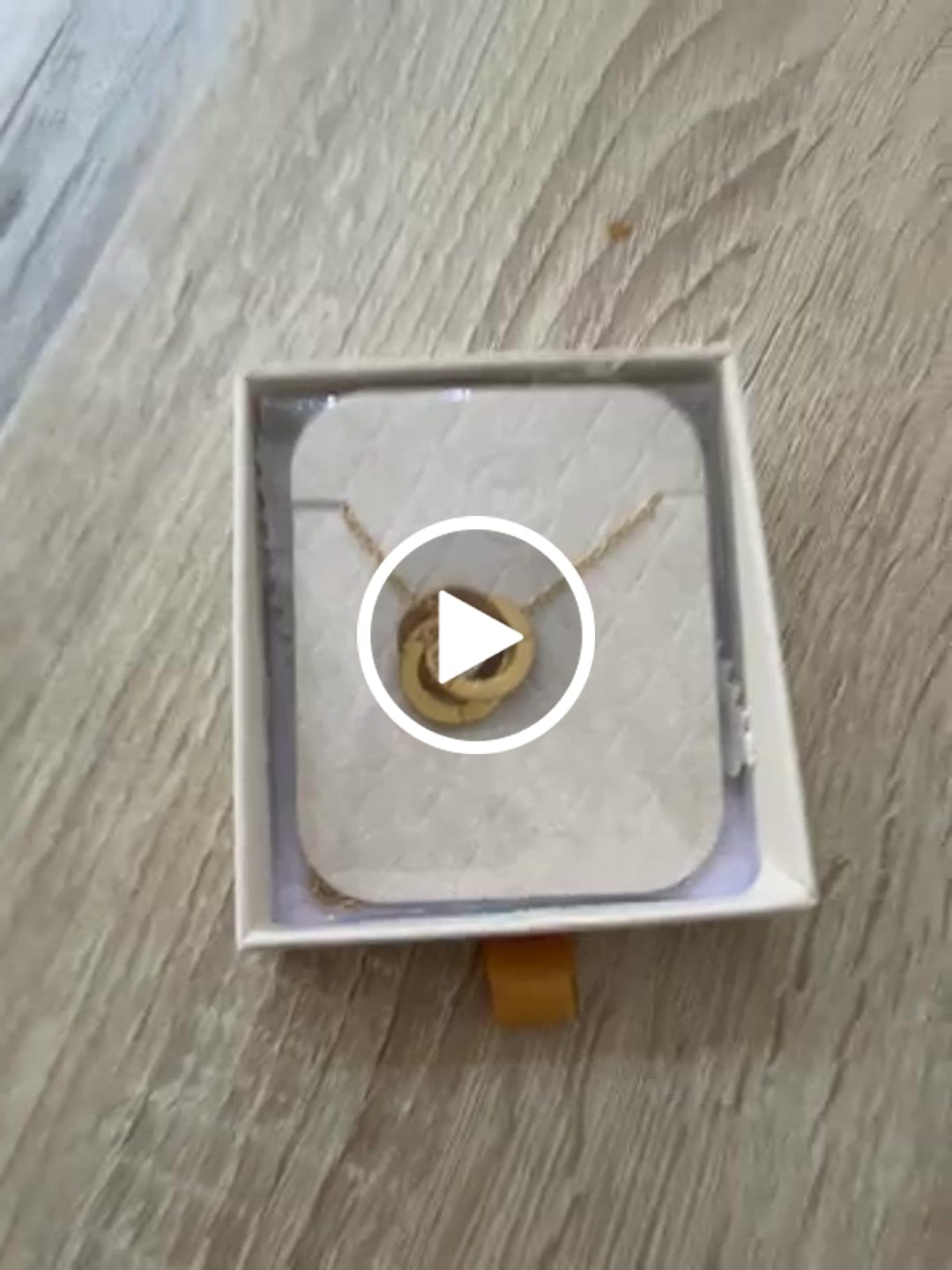 Customer video review of Collar Amity - Personalizado