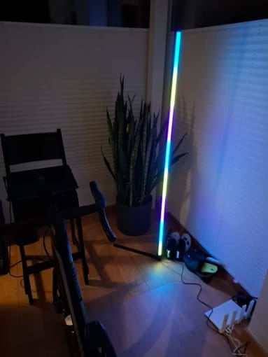 Customer photo review of LED Eck-Stehlampe – Dimmbar mit Fernbedienung | Modernes Design & indirektes Licht