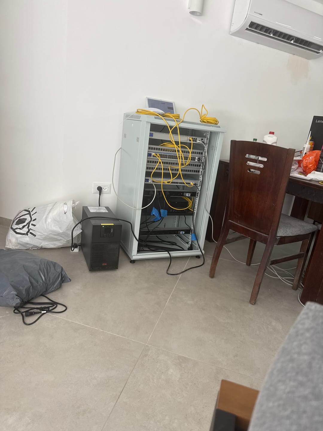 Customer photo review of APC Smart-UPS SRV3KI 3000VA 230V יחידת גיבוי אל פסק