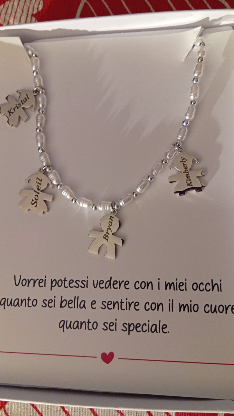 Customer photo review of Girocollo Family In Perle con ciondoli Bimbo Personalizzati