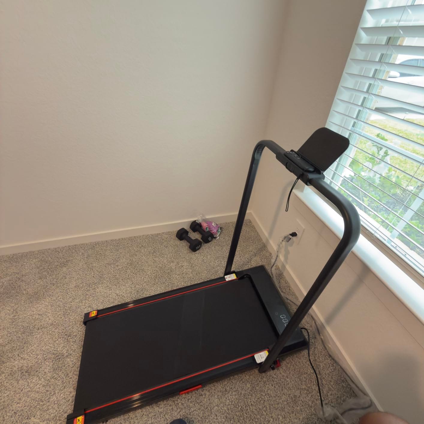 Customer photo review of Umay U18F Folding 3-in-1 Walking Pad with 10%/15% Incline 1-10 km/h