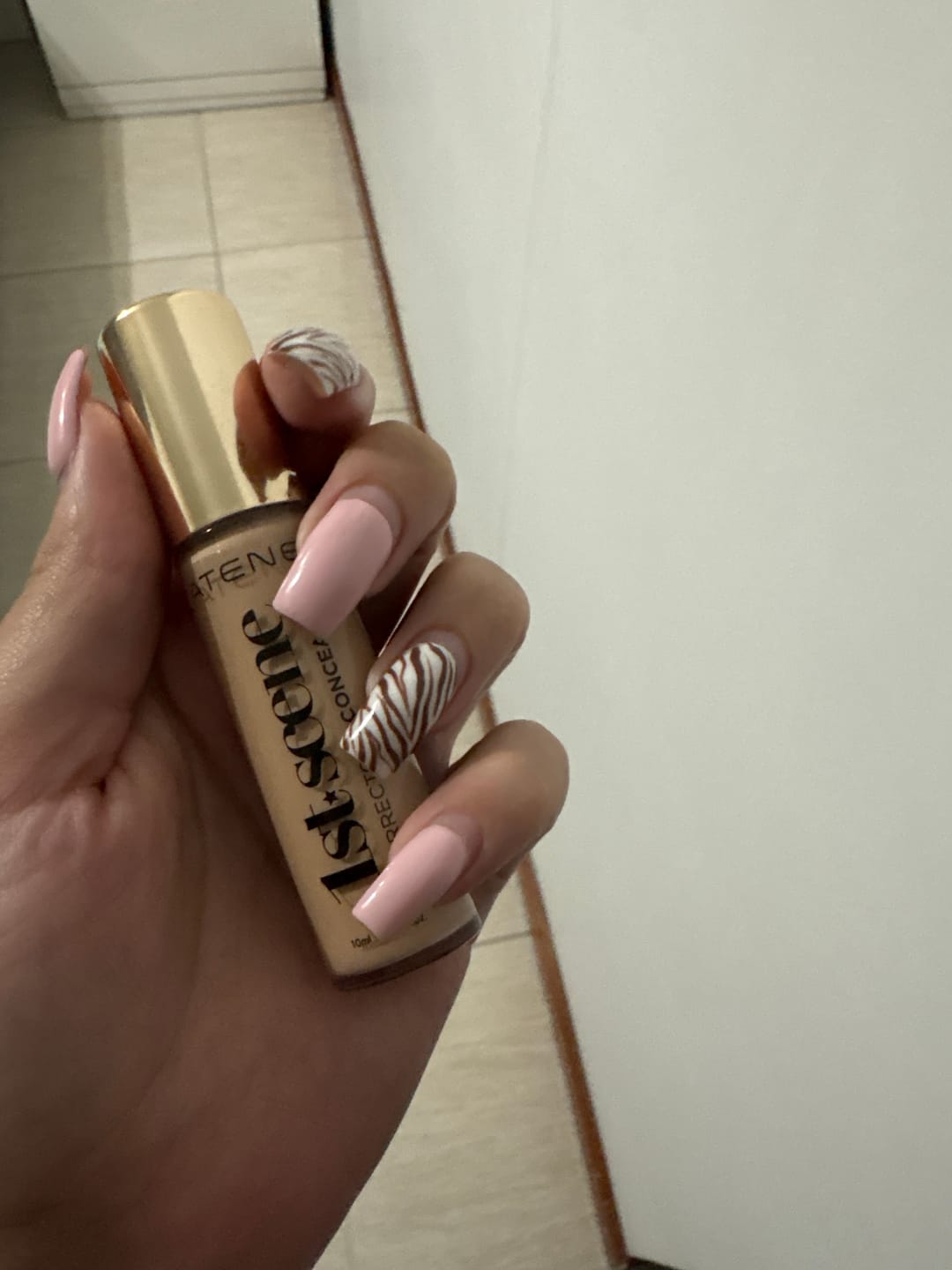 Customer photo review of CORRECTOR  LÍQUIDO  1ST SCENE