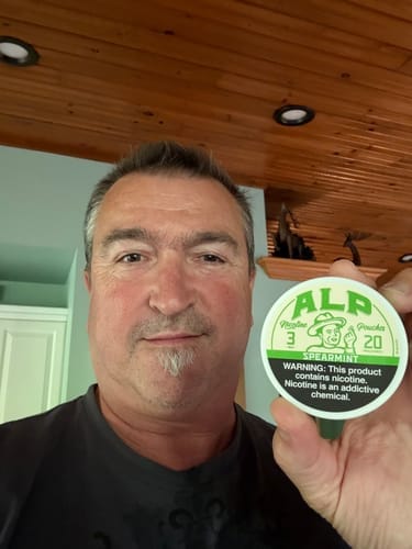 Customer photo review of Spearmint Nicotine Pouches