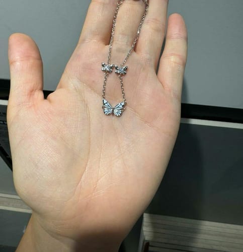 Customer photo review of Pulsera Mariposa Azul Radiante