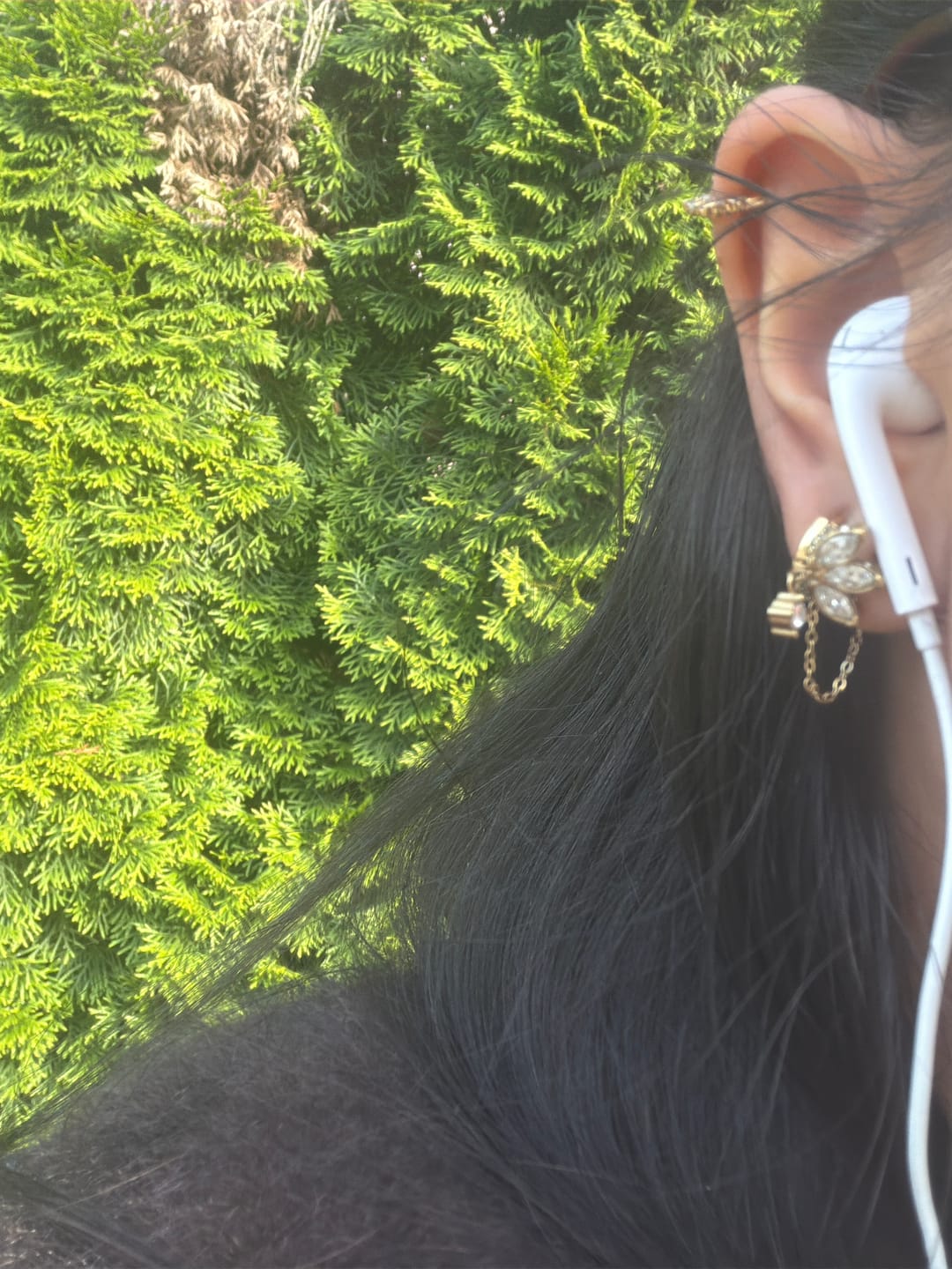 Customer photo review of Limitless Sky Lotus Ohrstecker 14K Vergoldet