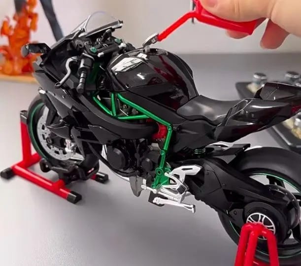 Customer photo review of Kawasaki Ninja H2R-1:9 (Edición humo)