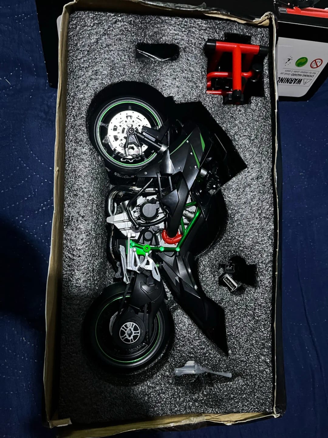 Customer photo review of Kawasaki Ninja H2R-1:9 (Edición humo)