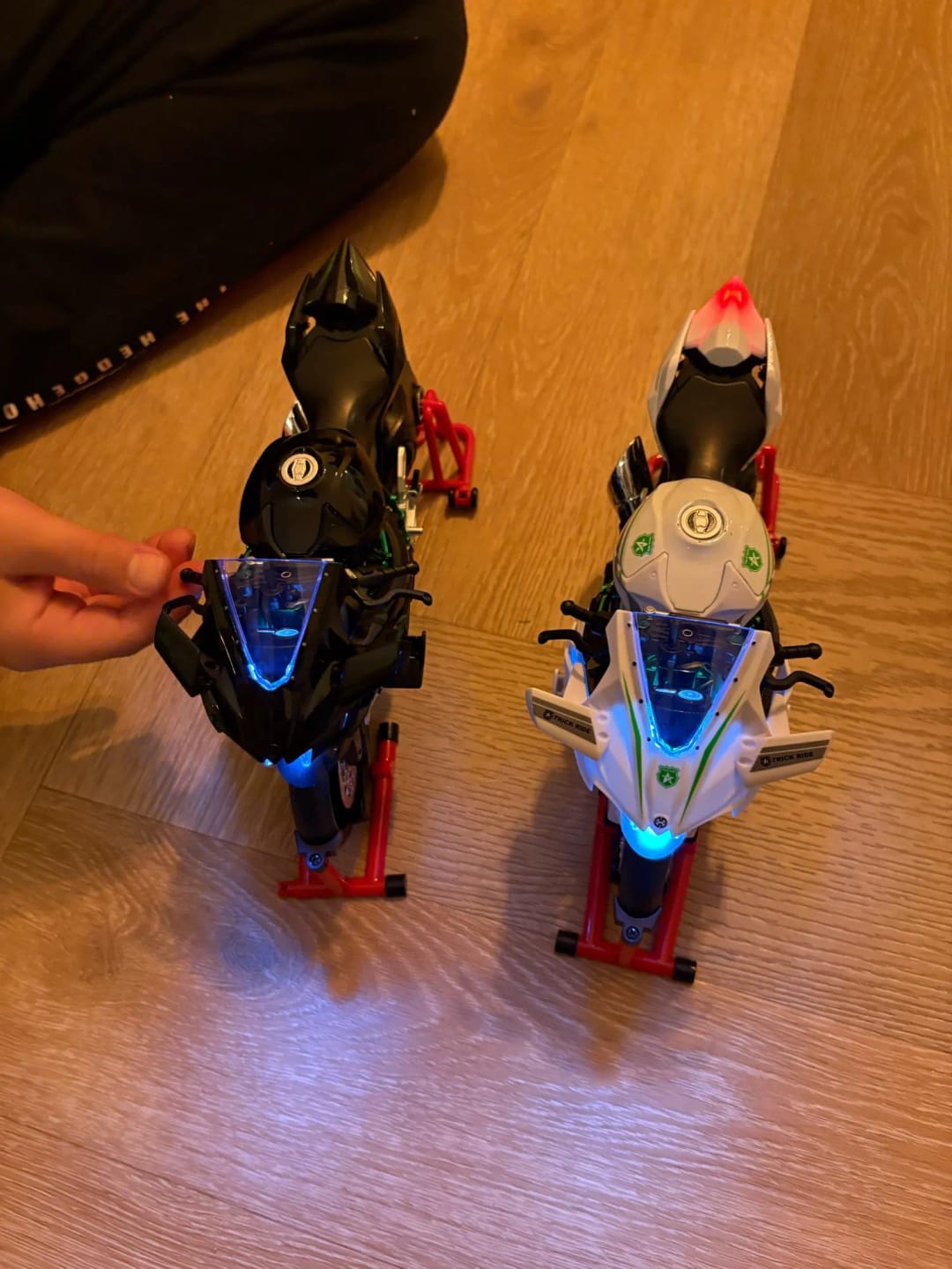 Customer photo review of Kawasaki Ninja H2R-1:9 (Edición humo)