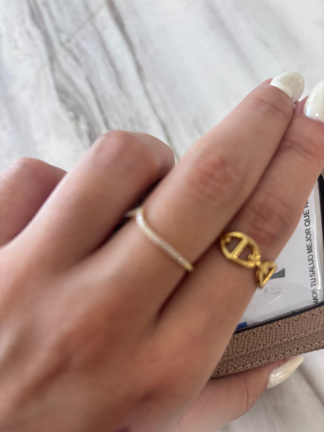 Customer photo review of Anillo Forma V Zirconias y Bolitas
