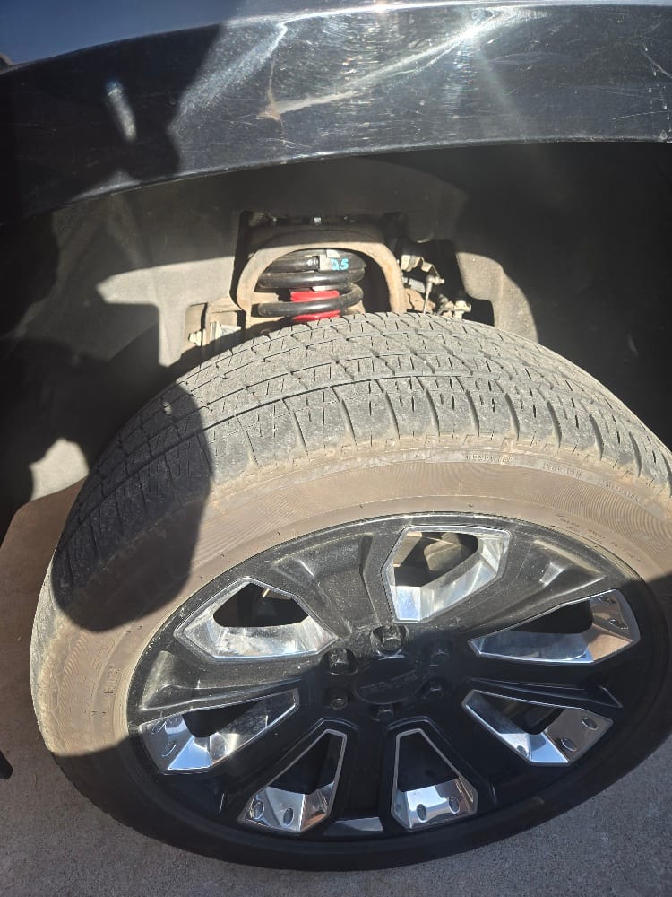 Customer photo review of 2015-2020 GMC Yukon XL 5.3L/6.2L 4WD & 6.2L RWD Magnetic Struts Front OE Replacement Kit (GC55F)